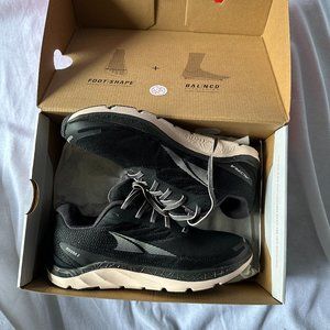 NEW IN BOX - Altra Riviera 2 — Size 7